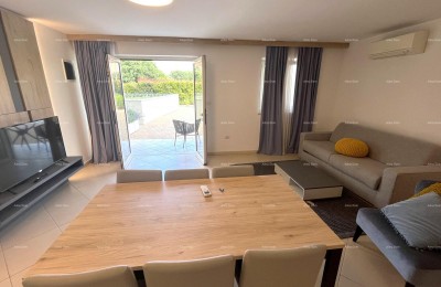 Ruim appartement in een complex met zwembad, garage en uitzicht op zee - slechts 70 m van de zee, Umag!