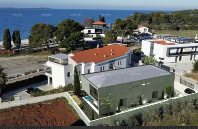 Verkoop van een moderne villa met zwembad en uitzicht op zee