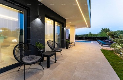 Modern huis met zwembad op een geweldige locatie, Medulin!