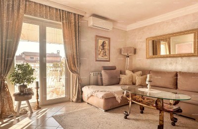 Pula, twee-slaapkamer appartement. Nieuwe Veruda. Dichtbij de Marina Verude.