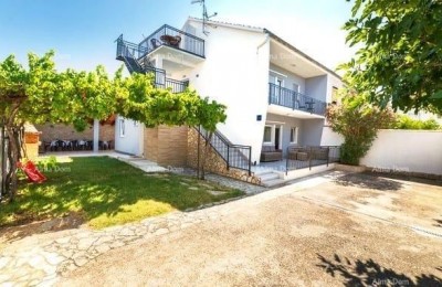 MEDULIN – HUIS MET 3 APPARTEMENTEN, UITSTEKENDE INVESTERING!