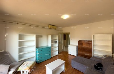 Wij verkopen een appartement op een uitstekende locatie in Pula!