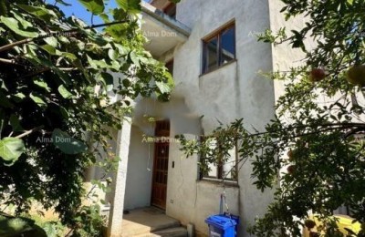 Huis van 246 m² met tuin – Pomer