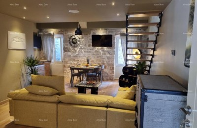 Verkoop - Elegant ingericht duplex appartement in het oude centrum van de stad, Rovinj!