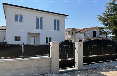 Nieuwe woning met zwembad, modern ingericht. 7 km van het centrum van Poreč.