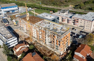 Pula! Meergezinswoning, modern gebouw met lift, dichtbij het centrum. Appartement met parkeerplaats en opslagruimte S84