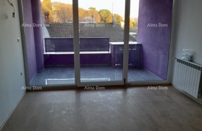Top locatie! Verkoop van appartement met garageparkeerplaats in de directe nabijheid van het stadscentrum, Pula!