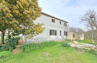 Ruime woning nabij Pula! Twee appartementen - 2500 m² grond!