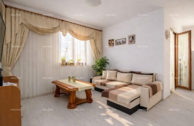 Rovinj – onroerend goed met twee appartementen met uitzicht op zee en een parkeerplaats