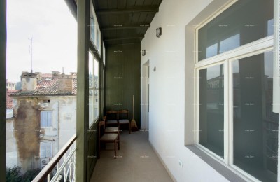 Gerenoveerd appartement in het centrum van Pula! Slechts een paar stappen van de stadsmarkt.