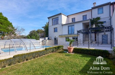 Eerste rij - Luxe villa met garage en zwembad op een unieke locatie in Pula!