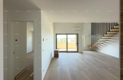 TWEELAGEN APPARTEMENT IN HET CENTRUM VAN POREČ