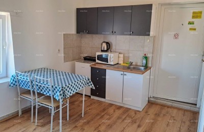 PULA – Investeringsappartement in het centrum, verdeeld in 3 volledig uitgeruste studio-appartementen