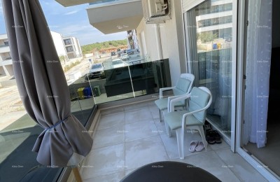 Pula – moderne en volledig gemeubileerde appartement van 44 m2 in nieuwbouw met een ruim terras