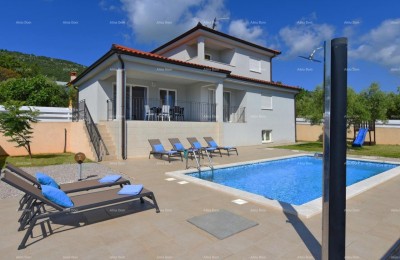 Raša – Villa met privézwembad en tuin