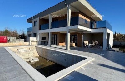 Šišan. Nieuw gebouwd huis met zwembad