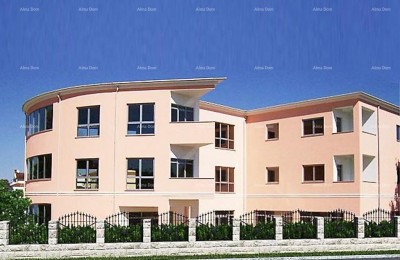 Rovinj – Kantoorgebouw in de economische zone, 1476 m² + terrein 1683 m²