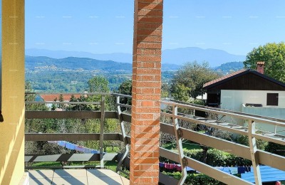 Dubbele woning in Pazin, met uitzicht op de Učka-berg