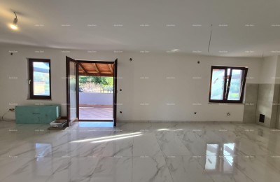 Poreč – appartement op de verdieping met tuin