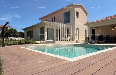 MODERNE VILLA MET ZWEMBAD – 5 KM VAN DE ZEE, TAR