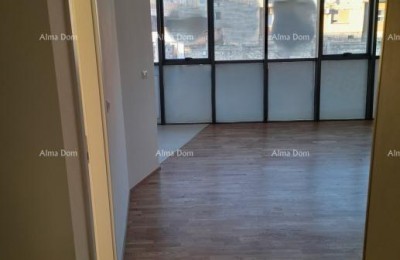 Verkoop - appartement met garageplaats op uitstekende locatie, Pula!