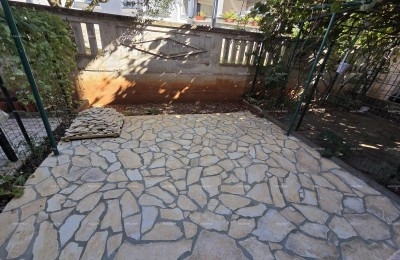 Verkoop - appartement op de begane grond met parkeerplaats, Pula!