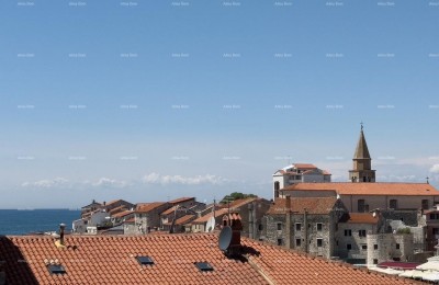 Verkoop van appartementen in een woon- en kantoorgebouw met uitzicht op zee, centrum van Umag! / S9a