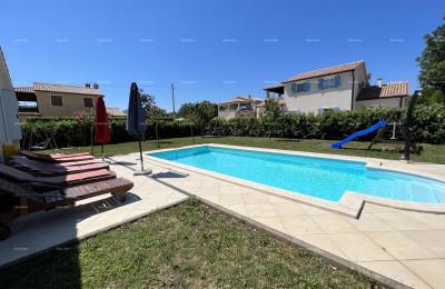 In de buurt van Marčana, stenen huis met zwembad voor vakantie.