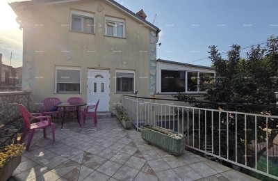 Huis met twee wooneenheden in Ližnjan