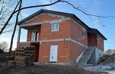 Huis in de ruwbouwfase met grote tuin - Cerovlje