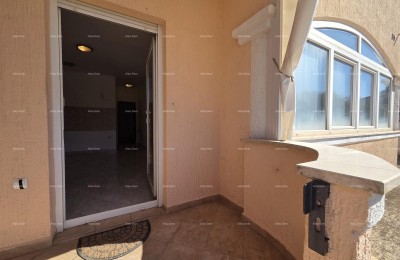 Verkoop - appartement op de begane grond met parkeerplaats, Pula!