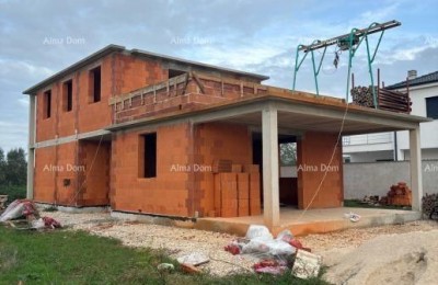 Verkoop van een huis in aanbouw met een mooi uitzicht op het panorama, dichtbij Umag!